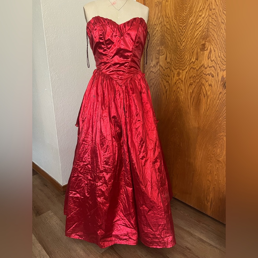 Zum Zum 80’s prom Dress Lame’ Sweetheart metallic red sz S?